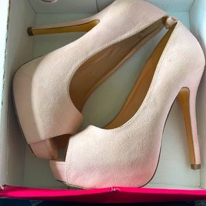 Size 7 women’s shoes